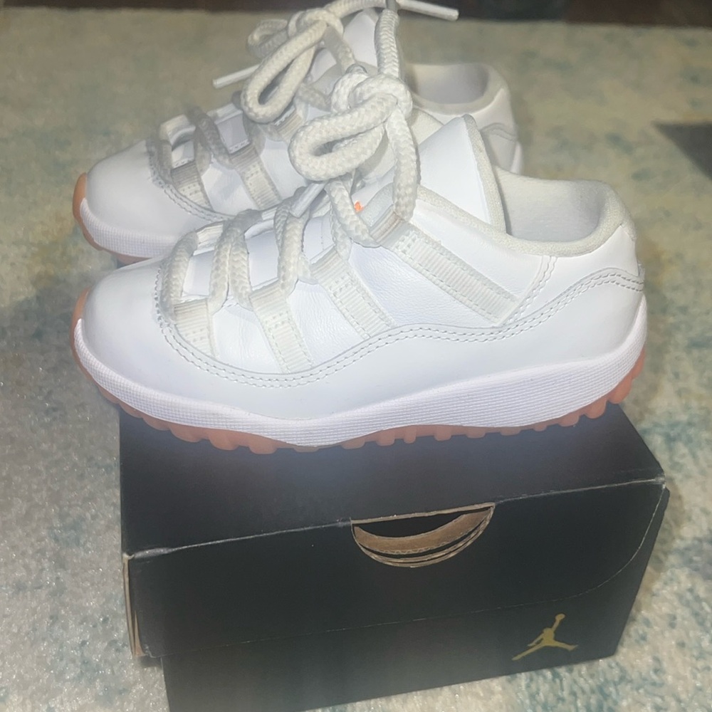 Jordan 11 Retro low